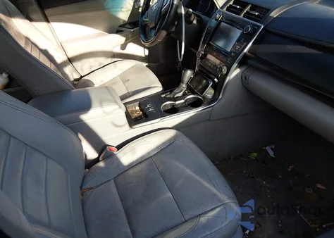 2015 Toyota Camry Xle z USA, uszkodzony, nr VIN 4T1BF1FK0FU979540